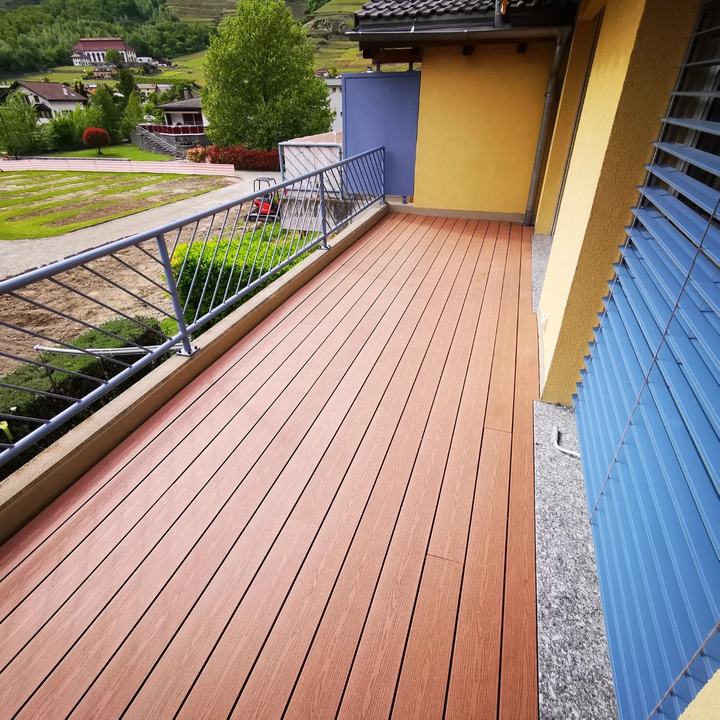 Plancher de terrasse en lames composites, à Fully