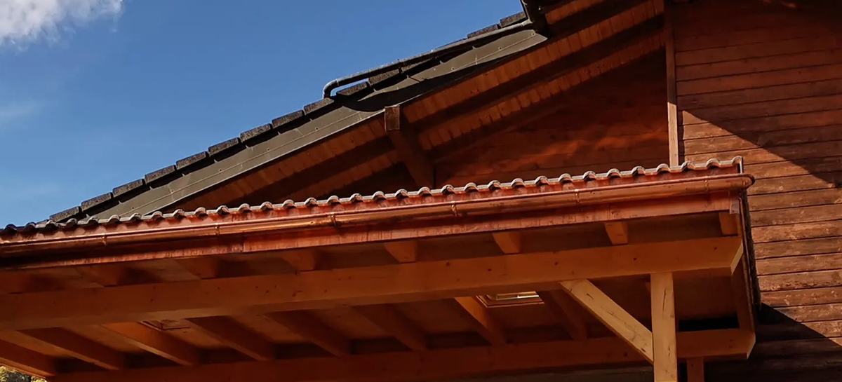 Couvert de terrasse en bois avec tuiles, Leytron
